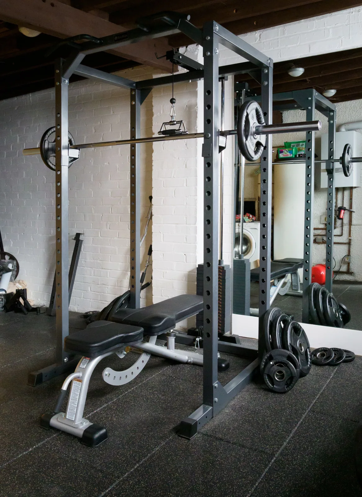 Illustrative home gym with a weight bench; not the PASYOU PA300.